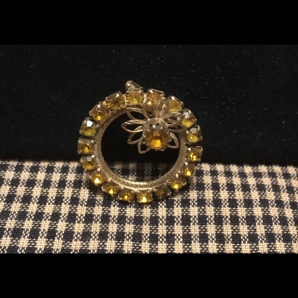 Vintage gold stone pin